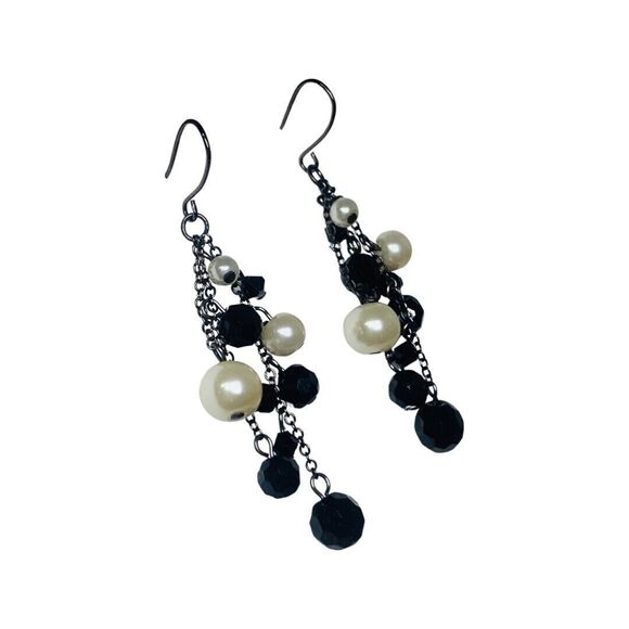 Black & White Pearl Beaded Cluster Dangle Earrings 2.5" Long Gunmetal - Picture 4 of 12